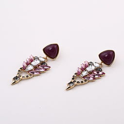 金鳳凰情飾品店 秋冬新風(fēng)尚，寶石耳釘014閃耀登場(chǎng)